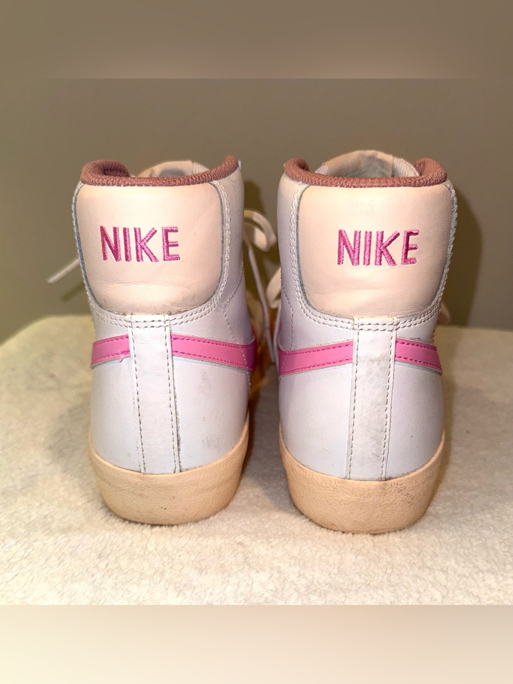 Nike Blazer Mid '77 "White Pink Spell" sneakers (Style Code: DZ2900-100), size 6 - Picture 5 of 10